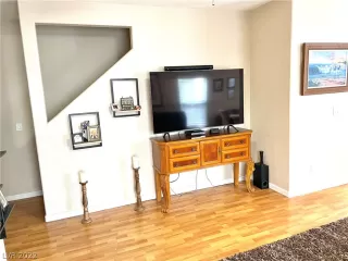 Photo #4: 2461968 Listing