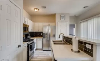 Photo #1: 2462002 Listing 