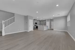 Photo #5: 2462005 Listing 