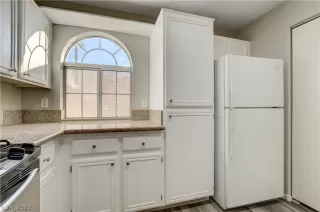 Photo #4: 2462014 Listing