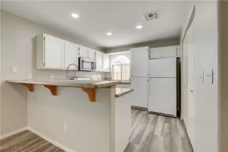 Photo #5: 2462014 Listing