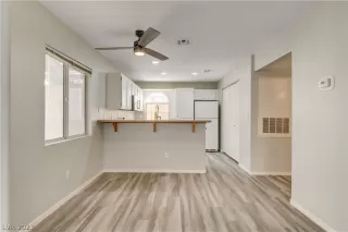 Photo #6: 2462014 Listing