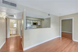 Photo #2: 2462033 Listing