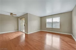 Photo #3: 2462033 Listing