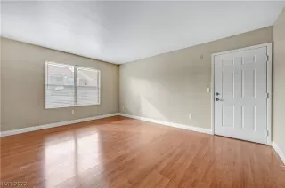 Photo #5: 2462033 Listing