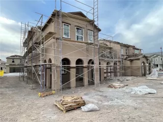 Photo #2: 2462052 Listing