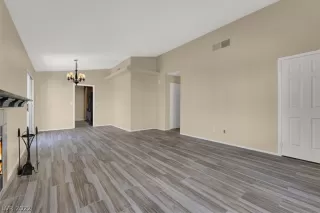 Photo #3: 2462058 Listing