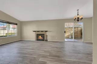 Photo #4: 2462058 Listing