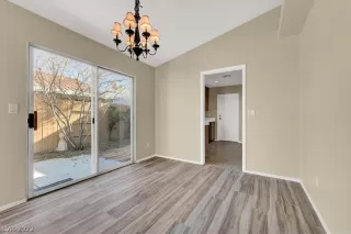 Photo #5: 2462058 Listing