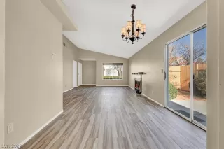 Photo #6: 2462058 Listing