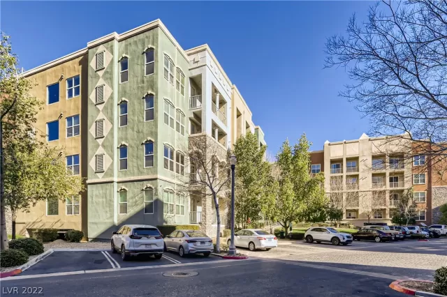 MLS: 2462088 Condo For Sale