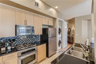 Photo #1: 2462088 Listing