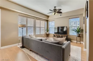 Photo #3: 2462088 Listing