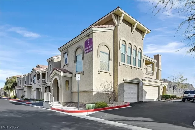 MLS: 2462096 Condo For Sale