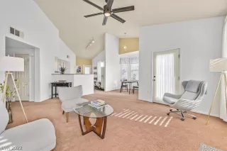 Photo #3: 2462096 Listing