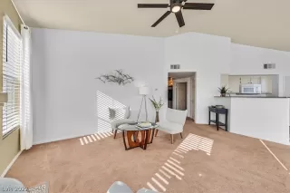 Photo #4: 2462096 Listing