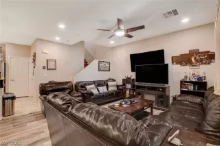 Photo #3: 2462111 Listing