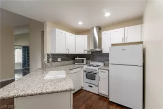 Photo #4: 2462121 Listing 