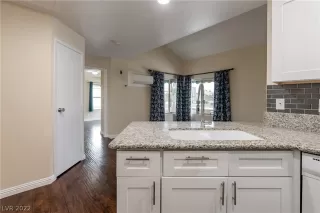 Photo #6: 2462121 Listing 