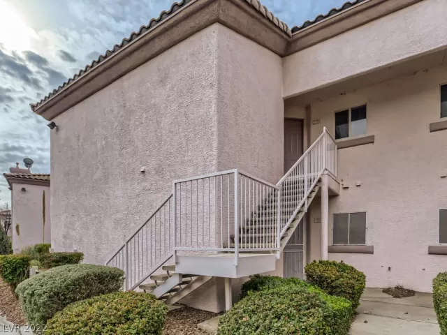 MLS: 2462145 Condo For Sale