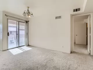 Photo #4: 2462145 Listing