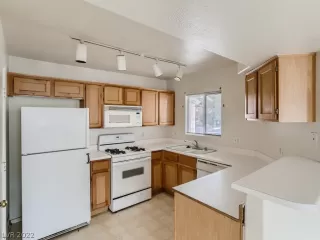 Photo #6: 2462145 Listing