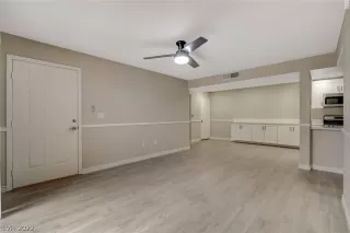 Photo #5: 2462160 Listing