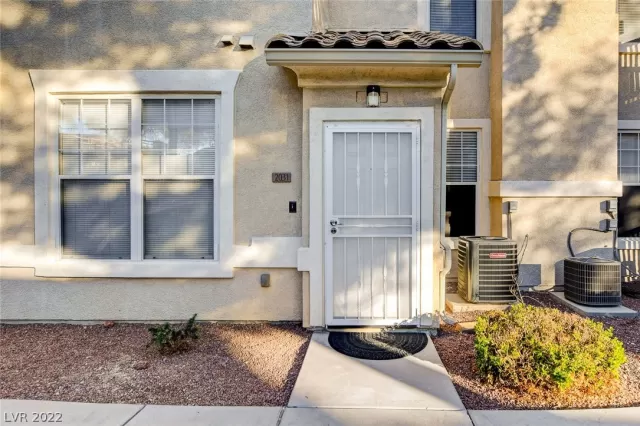 MLS: 2462197 Condo For Sale