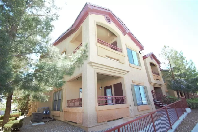 MLS: 2462219 Condo For Sale