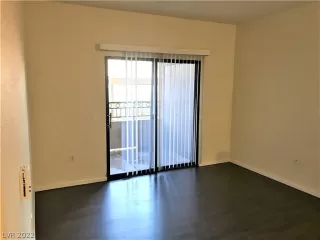 Photo #3: 2462219 Listing