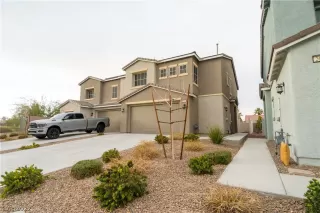 Photo #2: 2462222 Listing