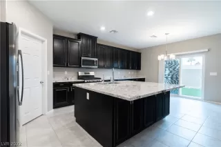 Photo #4: 2462222 Listing