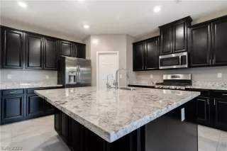 Photo #5: 2462222 Listing