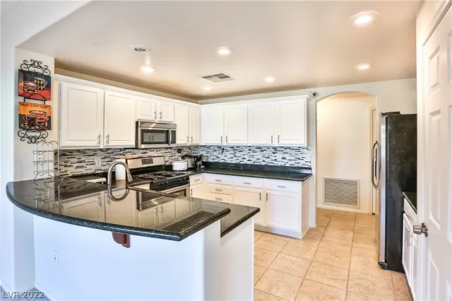 MLS: 2462231 Condo For Sale