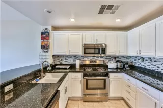 Photo #3: 2462231 Listing 