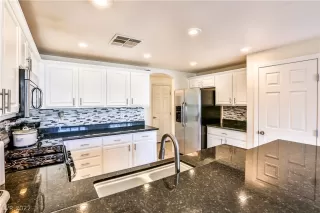 Photo #4: 2462231 Listing 