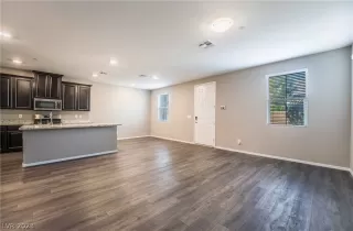 Photo #4: 2462235 Listing