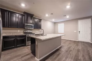 Photo #6: 2462235 Listing