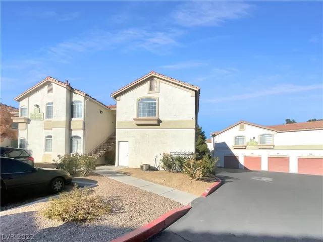 MLS: 2462267 Condo For Sale