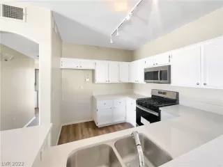 Photo #5: 2462267 Listing