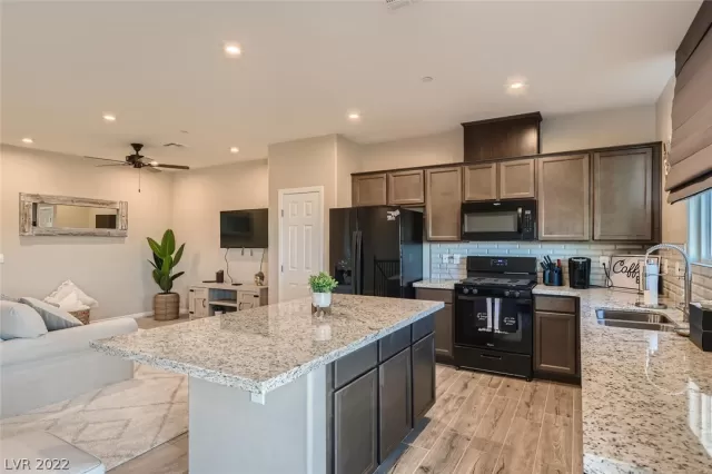 MLS: 2462308 Condo For Sale