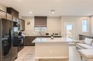 Photo #3: 2462308 Listing 