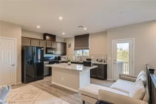 Photo #5: 2462308 Listing 