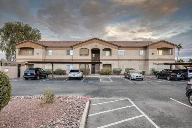 MLS: 2462316 Condo For Sale