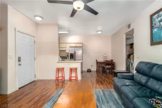 Photo #3: 2462316 Listing