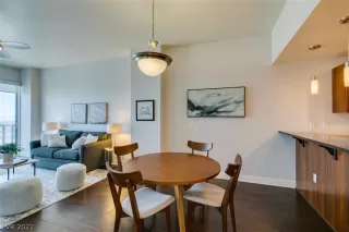 Photo #4: 2462334 Listing