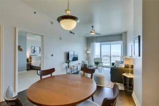 Photo #5: 2462334 Listing