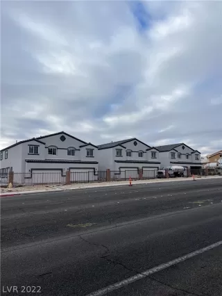 Photo #5: 2462340 Listing