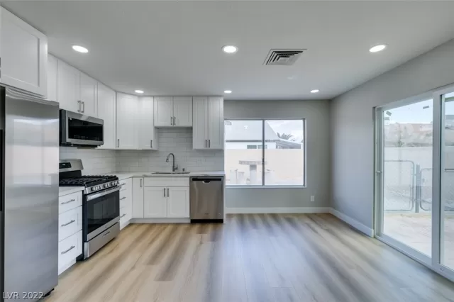 MLS: 2462403 Condo For Sale