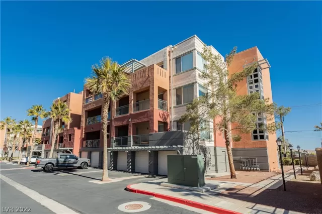 MLS: 2462451 Condo For Sale